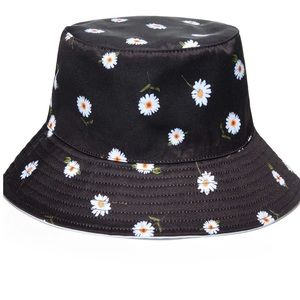alice + olivia Daisy Reversible Sun Bucket Hat, NWOT, Black Daisy/White